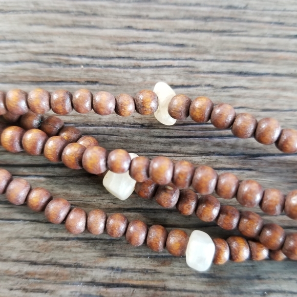 Beaded Necklace with Shell Pendant - Picture 4 of 9